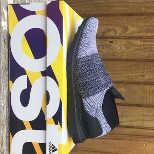 Laceless Ultraboost